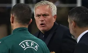 Mourinho bị phạt vì chê bai giải Thổ Nhĩ Kỳ