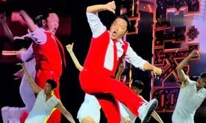 Psy diễn hit 'Gangnam Style' cùng hàng chục nghìn fan Việt